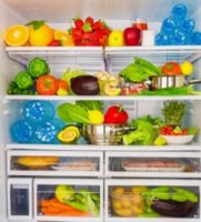 menyimpan makanan dalam kulkas