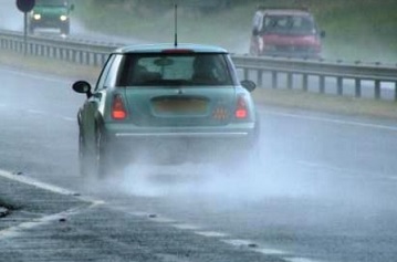 berkendara saat hujan