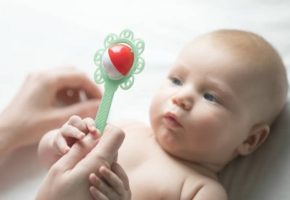 mainan rattle untuk bayi