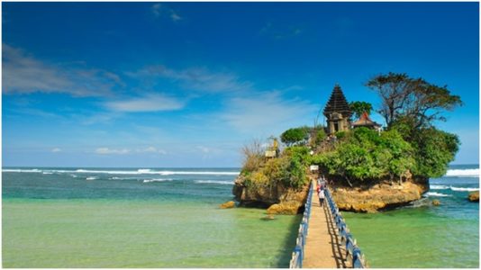 Pantai di Malang